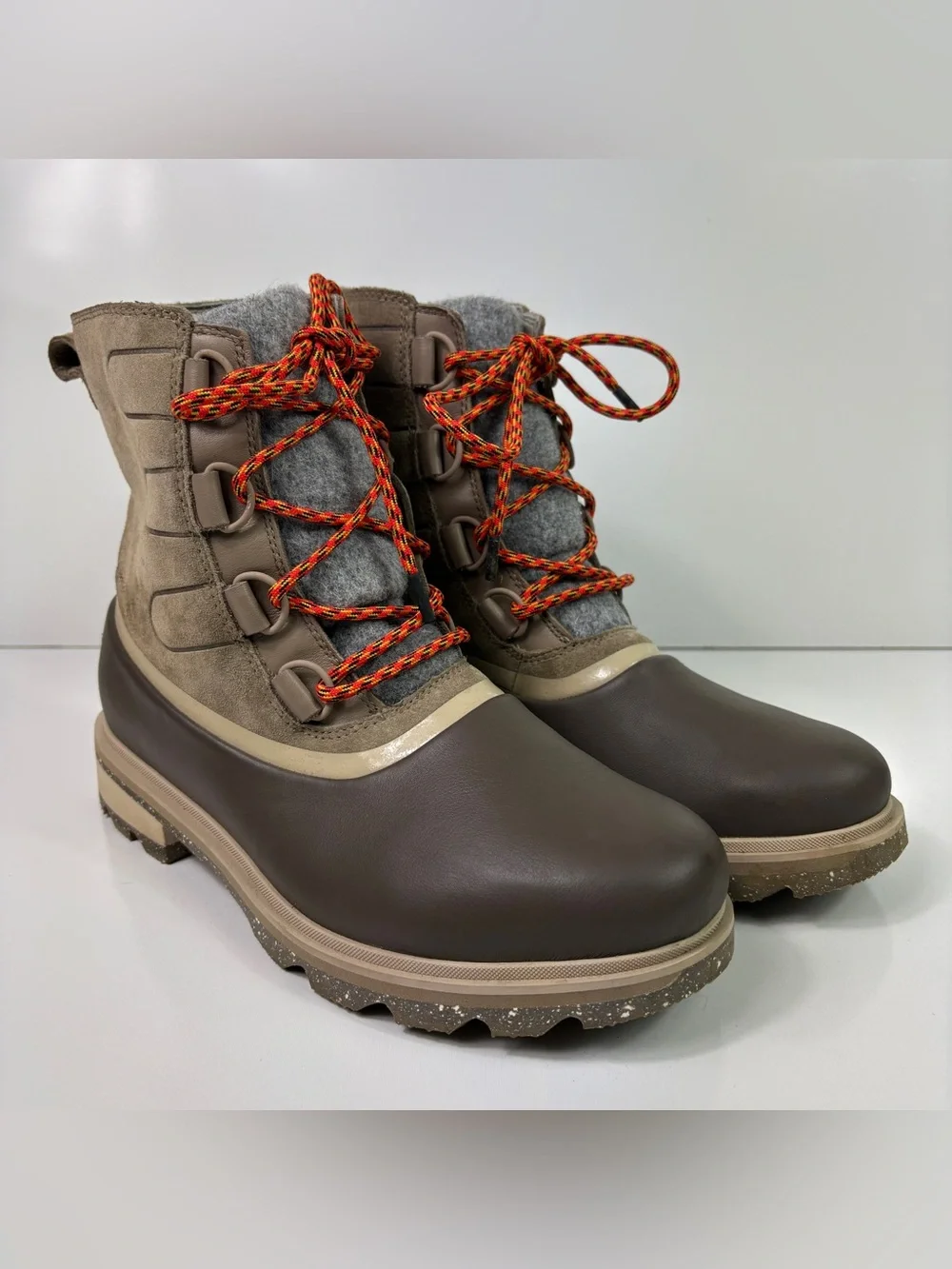 Sorel Women’s Lennox Lace Up Hiking Outdoor Waterproof Boots Size 10.5 Suede